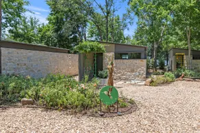 Peninsula Retreat | Adult-Only | Pool & Pickleball - Image 2