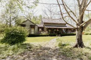 Historic Shabby Cabin W/ Modern Comfort Sleeps 11! - Image 2