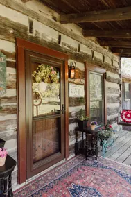 Historic Shabby Cabin W/ Modern Comfort Sleeps 11! - Image 5