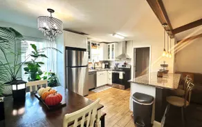 Centrally located•King Bed• Hot Tub • Fenced Yard • Pets welcome - Image 5