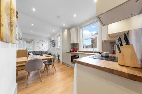Modern Spacious 1 Bed Flat near Richmond Park - Image 5