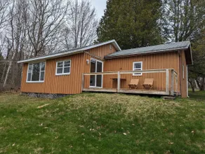 Whispering Oaks Cottage on Washademoak Lake - Image 3