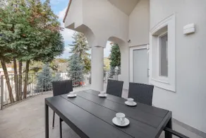 Dozsa Residence Three, split level apartment - Image 5