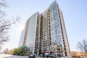 Kasa | 1BD w/ Den by Museum Campus | South Loop - Image 4