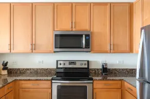 Kasa | 1BD w/ Den by Museum Campus | South Loop - Image 5
