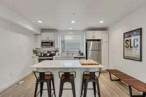 LCF | Downtown SLC | 2 Queens | Garage | Sleeps 4 - Image 3