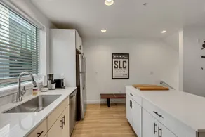 LCF | Downtown SLC | 2 Queens | Garage | Sleeps 4 - Image 4