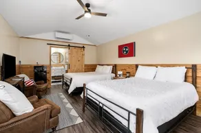 The Tennessee Cottage-close to Downtown! - Image 4