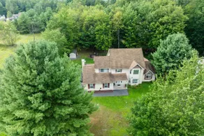 Huge screened porch/ Jacuzzi / Game room/ Trampoline/ Fire pit /  Lake access - Image 2