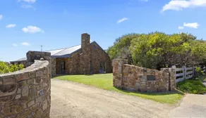 Tuscan style ocean beach escape on the Peninsula - Image 2
