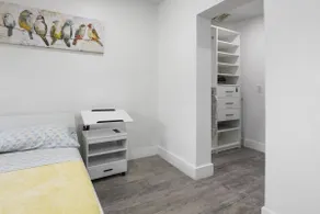 Charming and Luxury Suite with Private Entrance - Image 4