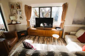 Mountain Retreat Suitable for 2 Families, Sleeps 8 - Image 3