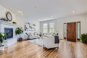 House in front of Washington Park + HotTub - Image 4