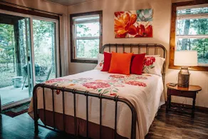 Cute Ozark Mountain cabin in the woods: a quiet escape or adventurous exploring - Image 2