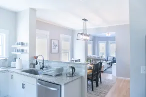 Modern & Spacious 4 Bedroom Single Family Home - Image 4