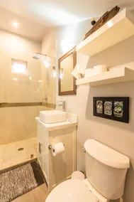 15A Beautiful Brand New 2BR 2BA Condominium Pool - Image 4