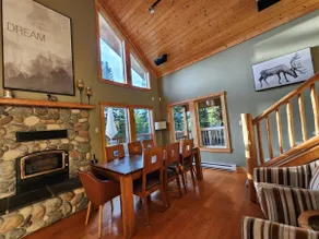 Luxurious Chalet, Lake, Hot Tub, Fireplace, Nature - Image 3