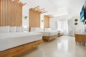 Belleza SoBe | Premium 3 Bedroom 2 Bath Sleeps 10 - Image 3