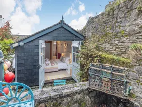 Quay Cottage: Waterfront Family Friendly Sleeps 8 - Image 5