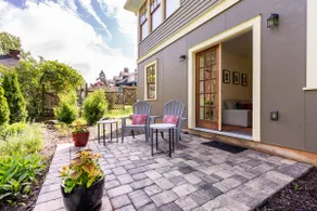 Historic Montford House. Close to downtown, restaurants and markets. - Image 4