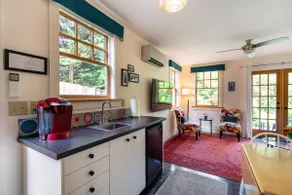Historic Montford House. Close to downtown, restaurants and markets. - Image 2