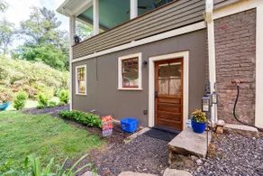 Historic Montford House. Close to downtown, restaurants and markets. - Image 5