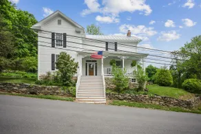 Bluemont Village - Wine Country Retreat - Image 2