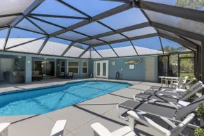 ☆☀︎❀ Pool House Paradise! Heated Pool, Poolside TV, Pool Table, Near Beaches! - Image 5