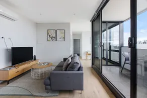 CITY VIEW Balcony suite 2bedrooms Apt w/Parking - Image 2
