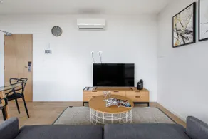 CITY VIEW Balcony suite 2bedrooms Apt w/Parking - Image 5