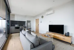 CITY VIEW Balcony suite 2bedrooms Apt w/Parking - Image 3