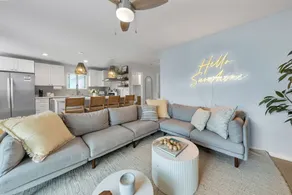 Colorful & Comfy Gem: Close to Beach - Yard - Pkg - Image 2