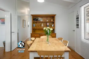 3BR Updated Coastal Beach House in Funky Port Elliot - Image 2