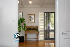 3BR Updated Coastal Beach House in Funky Port Elliot - Image 4