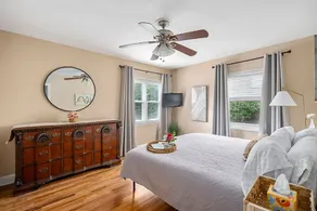Golf & Downtown | king bed | 2BR townhouse - Image 5