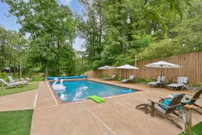 》Breathtaking Lakefront retreat w Pool+ Fire pit - Image 2