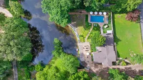 》Breathtaking Lakefront retreat w Pool+ Fire pit - Image 1
