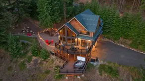 A PNW dream! Hot Tub, 3 private acres & Mnt Views! - Image 3