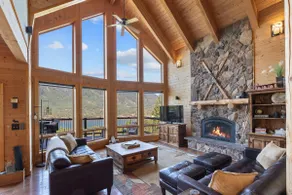A PNW dream! Hot Tub, 3 private acres & Mnt Views! - Image 5
