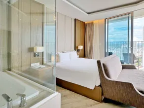 Huge sea view balcony - bathtub - Free pool & gym - Image 3