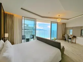 Huge sea view balcony - bathtub - Free pool & gym - Image 2