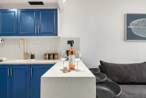 Modern apartment with a green view in Moshav Shoresh - Image 2