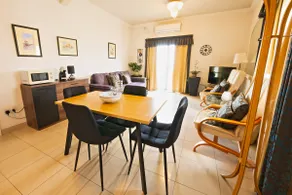 VIC- SEAFRONT Apartment - Image 2