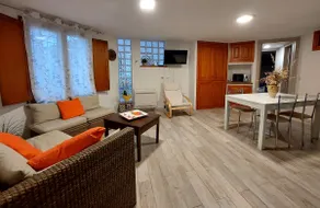Seaside Retreat, Wi-Fi, Air Conditioning - Image 4