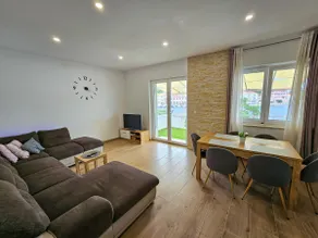 Spatious apartment with private terrace at seaside - Image 5