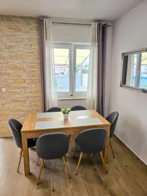 Spatious apartment with private terrace at seaside - Image 4