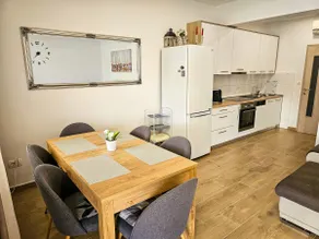 Spatious apartment with private terrace at seaside - Image 3