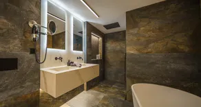 Luxury Mountain Retreat, incl. Underground Parking - Image 2