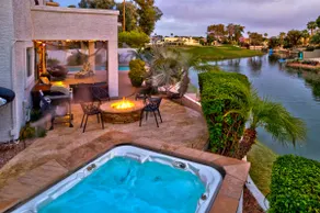 Modern Lakefront, pool+spa, watercraft, 3br/2.5bth - Image 2