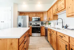 Beautiful, Sparkling Clean 3 BR, 2.5 BA Townhome!! - Image 2